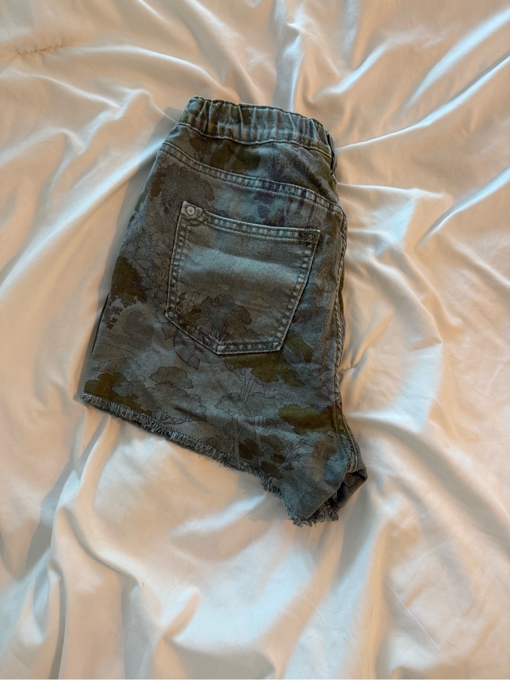 Anthropologie Pilcro Jean patterned shorts. Never worn. Size S.